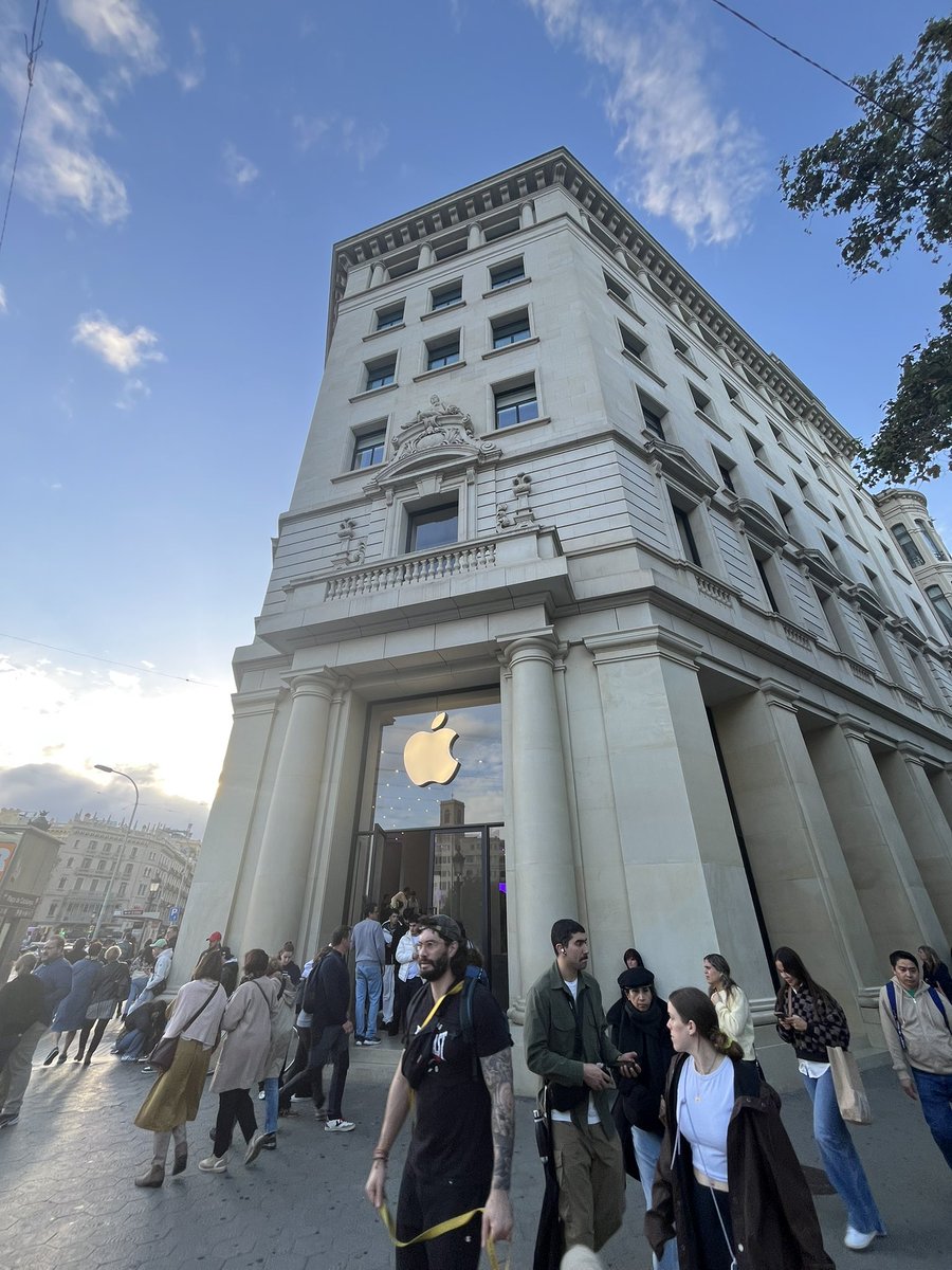 vbappleworld's tweet image. Apple Store Passeig de Gracia, November 2024 // Apple Store Paseo de Gracia, November 2024 #apple #applepasseigdegracia #appletech #appleegeek #applefan #tech #applebarcelona #appleespaña #applespain #appleretail #applestore #apple2024