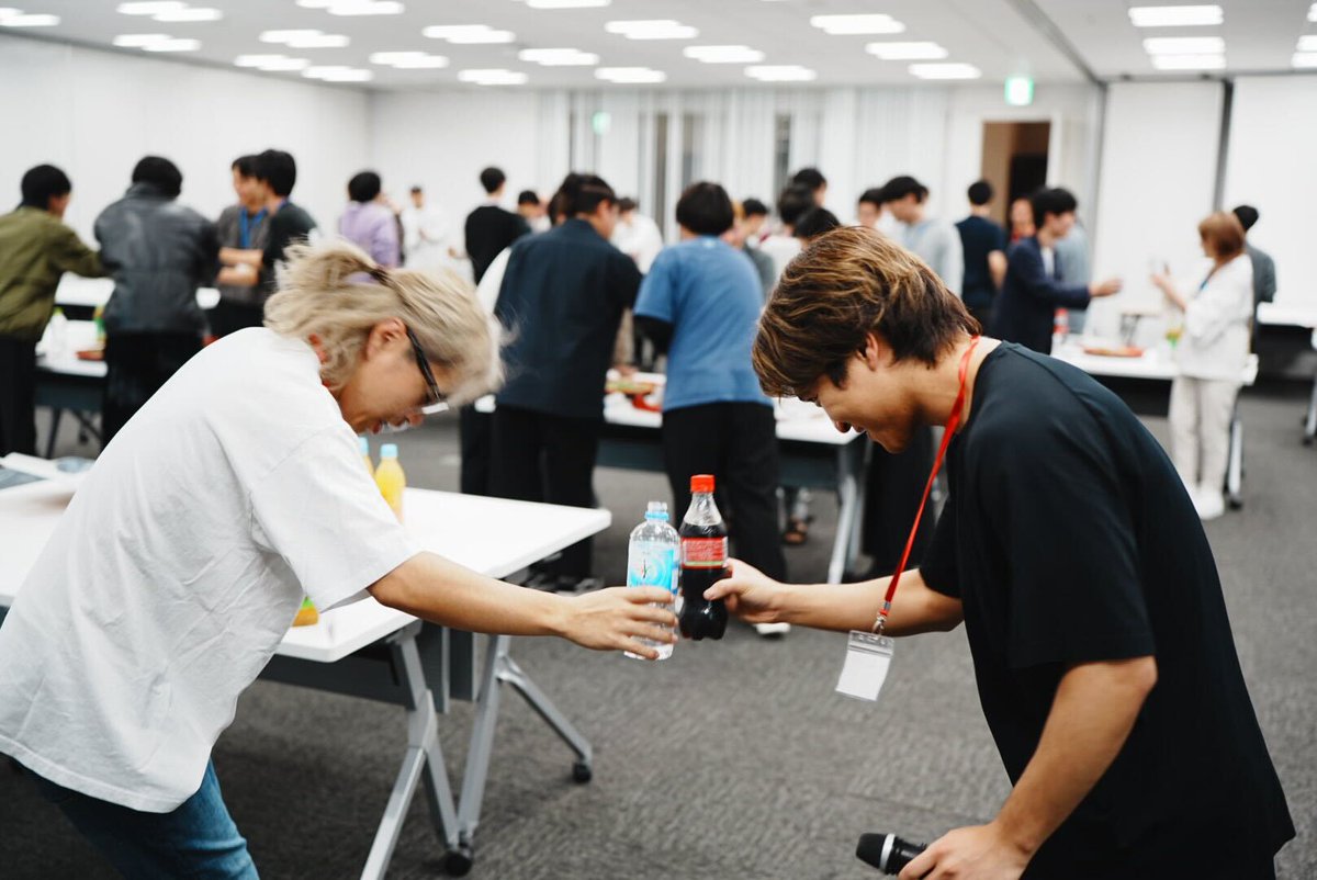 TYOFlutterHack's tweet image. ハッカソン終了後、懇親会が始まりました！🍻 
皆さん、過酷な2日間、本当にお疲れさまでした。
美味しいご飯を食べながら、ゆっくり交流を楽しんでください！🎉 
#TYOFlutterHack