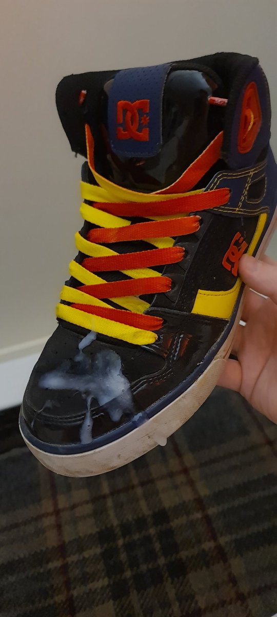 Sk8dc43's tweet photo. 🔞 blasted my DC Spartans #Skateboard #skateboarder #shoe #shoes #skater #sneakerfetish #gaysneakerfetish #twittersneakercommunity #sneaker #sneakers #trainers #hitops #dc #dcshoes #dcspartans https://t.co/AFGkXWW3Sy