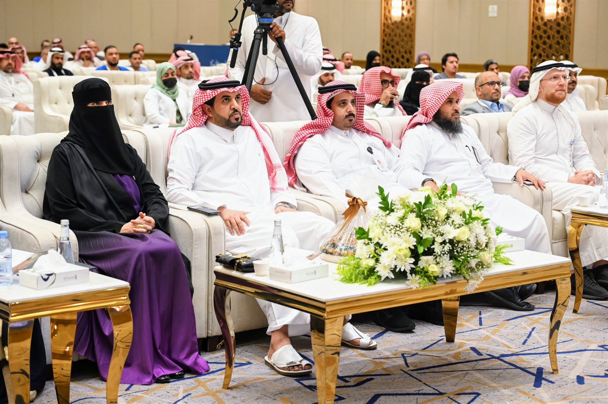 دشن سعادة الرئيس التنفيذي لـ #تجمع_المدينة_الصحي الأستاذ عبدالرحمن الحربي صباح اليوم ملتقى المحاكاة الصحي، والذي ينظمه مركز المحاكاة والمهارات، ويهدف إلى التعريف بالمفاهيم والمبادئ الأساسية وتطبيق تقنيات المحاكاة لتحسين الكفاءة السريرية بالمنطقة، ويستمر لمدة يومان بالغرفة