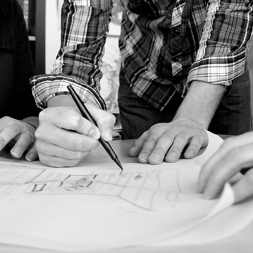 Als architectenbureau zien we dat systemen achterblijven op de klimaatdoelen. Lo-Tech oplossingen bieden kansen, maar vergunningen en duurzaamheidscertificaten zijn nog niet afgestemd op deze aanpak. Het is tijd om processen te versnellen en systemen aan te passen aan de toekomst