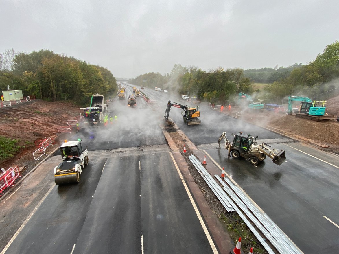 HighwaysSWEST's tweet photo. 📢 We successfully completed trenching under the #M4 between J18 & J19 last month.
This means the utilities, which currently run across the #A432 Badminton Road bridge, can be redirected under the motorway ready for bridge demolition next March.
➡️ Info: https://t.co/B1NEFAtBGS https://t.co/0Od9q5MRFh
