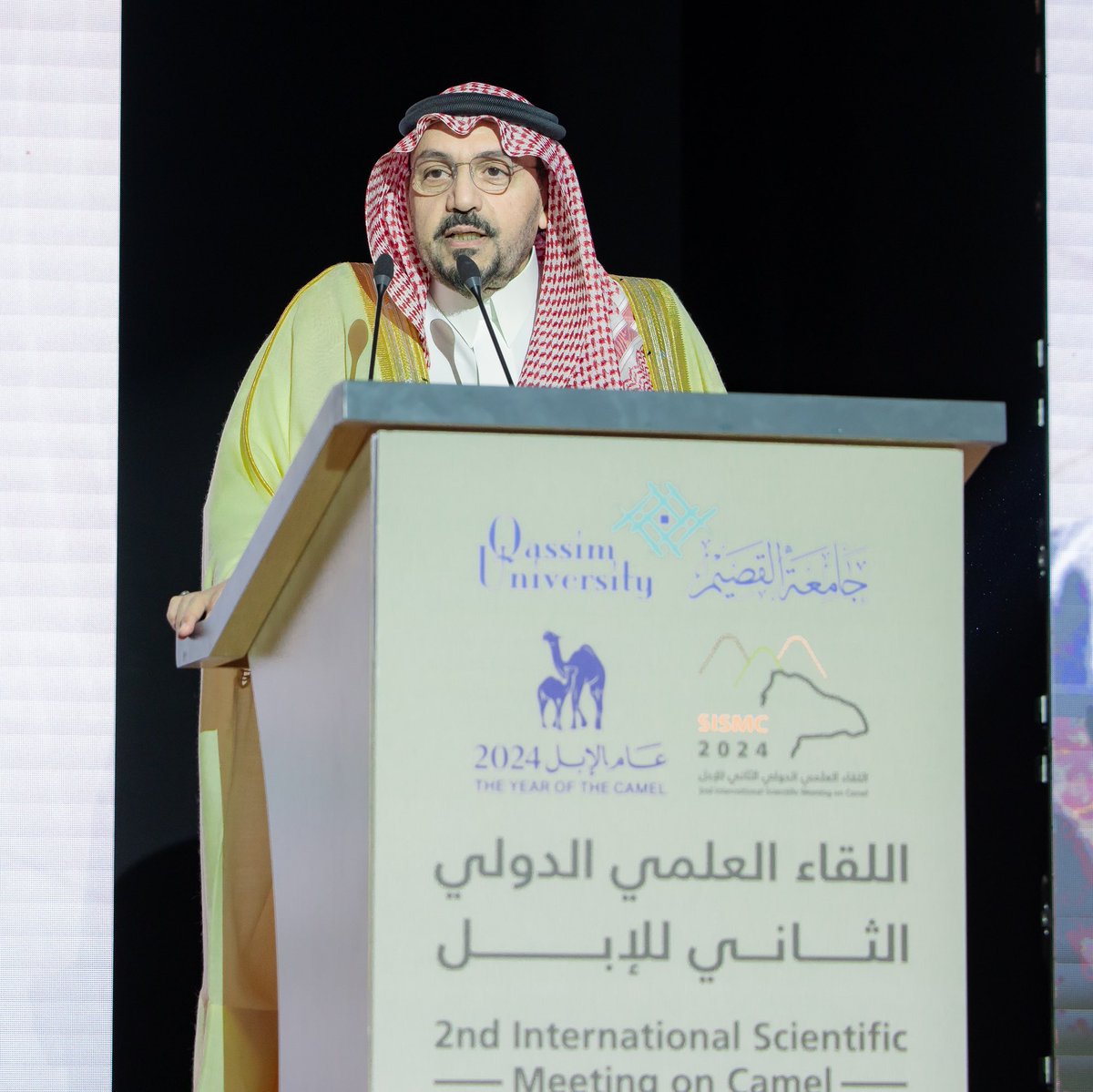QassimUniv1's tweet photo. صاحب السمو الملكي الأمير الدكتور فيصل بن مشعل بن سعود بن عبدالعزيز #أمير_منطقة_القصيم يرعى حفل افتتاح «اللقاء العلمي الدولي الثاني للإبل» تحت شعار «الإبل 2024: استدامة الموروث» والذي تنظمه #جامعة_القصيم ممثلة بكلية الطب البيطري، بحضور سعادة رئيس الجامعة الأستاذ الدكتور محمد بن فهد الشارخ، وسعادة وكلاء الجامعة ورؤساء ا��جهات الحكومية، ونخبة من المختصين والمهتمين والطلاب والطالبات، بمركز المؤتمرات بالمدينة الجامعية.

#عام_الإبل_2024