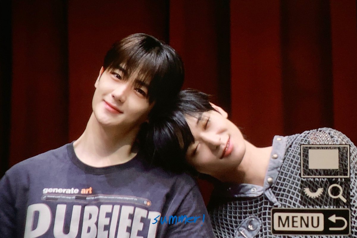 SUMMER98's tweet photo. 241103 귀여운거 말아주심><
#주연 #JUYEON #더보이즈 #THEBOYZ https://t.co/Dum1qwzI0p