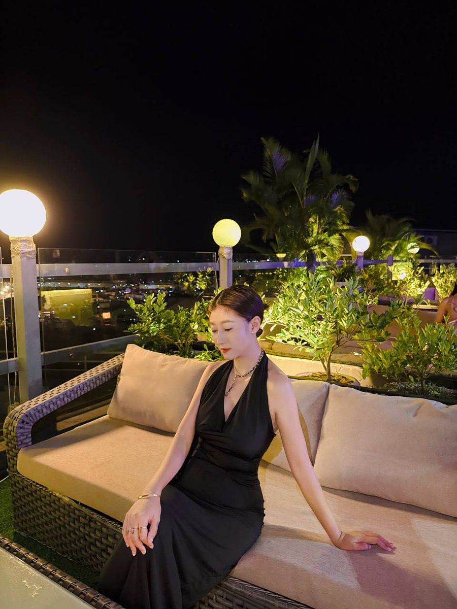 mai32453's tweet photo. Buổi tối cuối tuần vui vẻ nhé 🥰 https://t.co/8eV8sW00hm