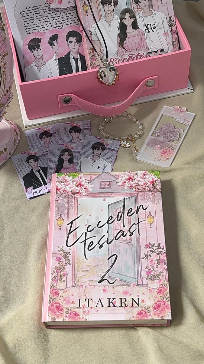 Besok senin, tapi ada give away sekarang! Cek yang mau dijajanin novel akad:

1. Gampang banget say, like, dan rt postingan ini lalu reply pertanyaan "pilih masa lalu atau orang baru?" Jawabnya pakai tagar #canva atau #zayyan yaa! 
2. Pemenang akan diumumkan dengan GA sebelumnya