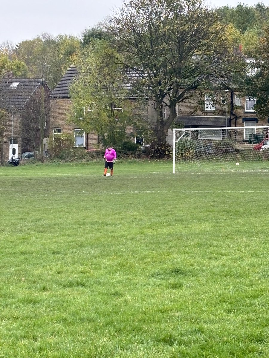 ChurwellFC's tweet image. Time-wasting already…

(5) Batley 0-0 Churwell FC