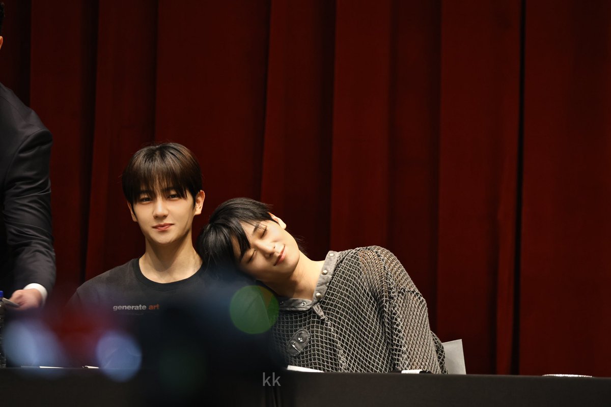 ki_ki913's tweet photo. 241103
#주연 #JUYEON 
#현재 #HYUNJAE 
#더보이즈 #THEBOYZ https://t.co/2wsSVwixIH