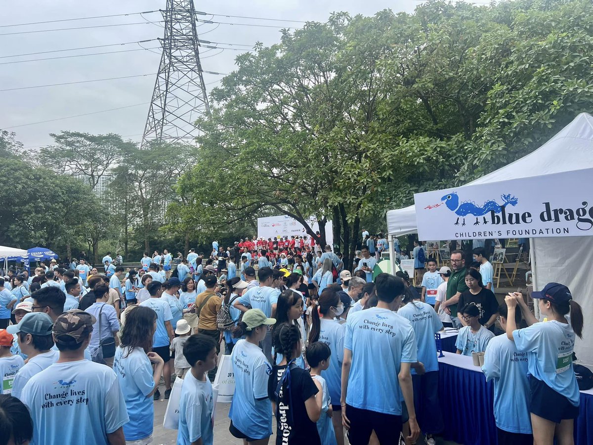 BlueDragonVN's tweet photo. More than 1,000 people walked for Blue Dragon today: children, families and great corporate supporters such as @CapitaLand and #Ascott. Although our walk was delayed by the September typhoon, it was a wonderful day together for the kids of Vietnam. https://t.co/CO3ojg3ZqX