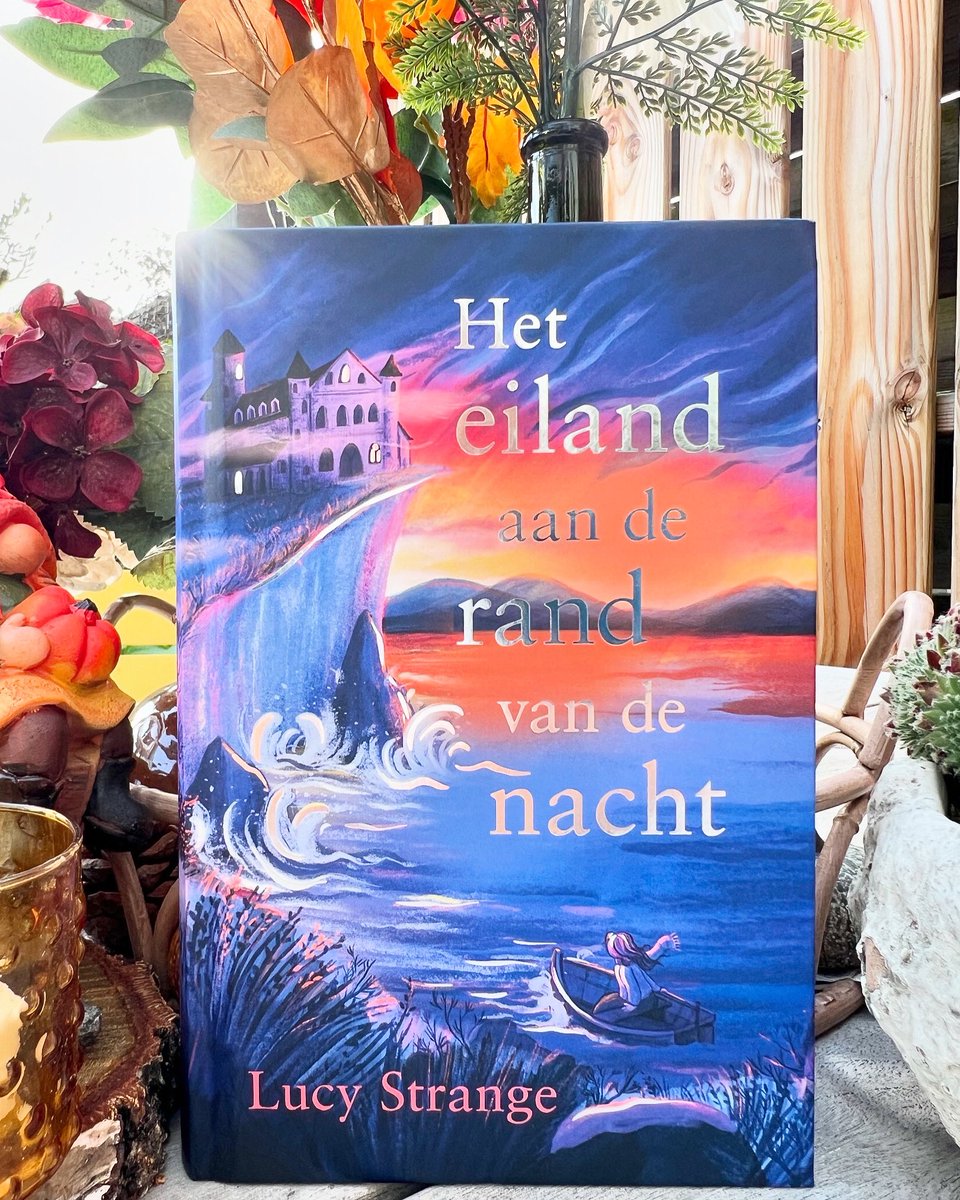 ‘Goede verhalen, sinister, mystiek, poëtisch, spannend, avontuurlijk ontroerend en troostend tegelijk… zo ook haar nieuwste boek,’ aldus onze <a href="/NaomiTekst/">Naomi Smits</a> over de nieuwe Lucy Strange @GottmerKinderbo 💪📚