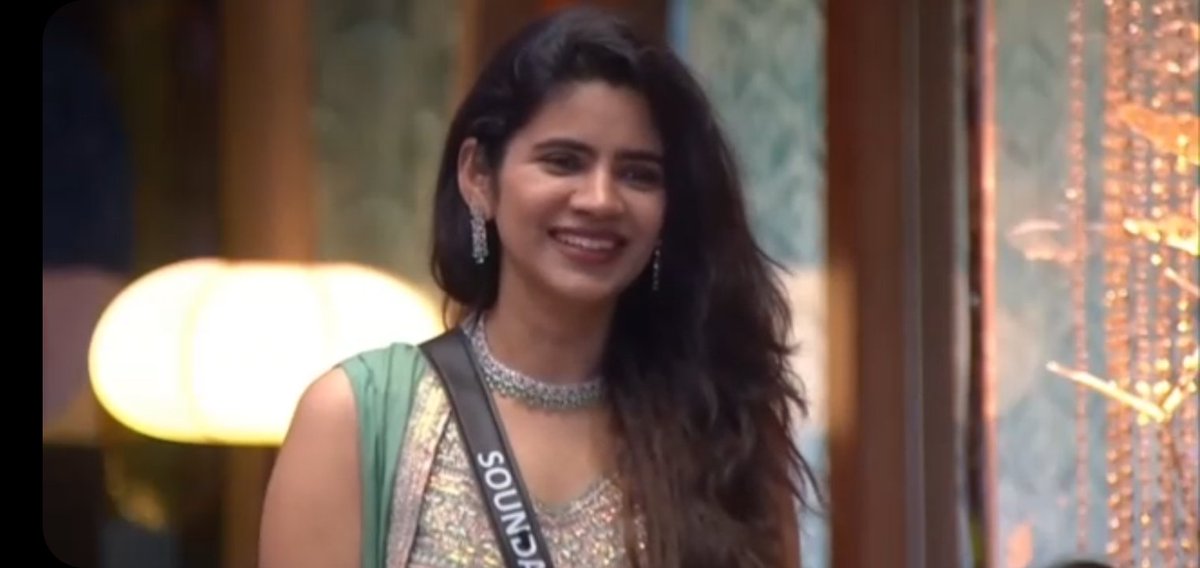 bbtamil08's tweet photo. Your Support and Favourite Contestant?

#BiggBoss8Tamil #TVKVijay #BiggBossSeason8Tamil #BiggBossTamil #BiggBossTamil8 #BBTamil8 #Soundarya #Vishal

#Soundariya - Like ❤️ 
#VJVishal - Retweet 🔄 https://t.co/vUkBL8xrp0