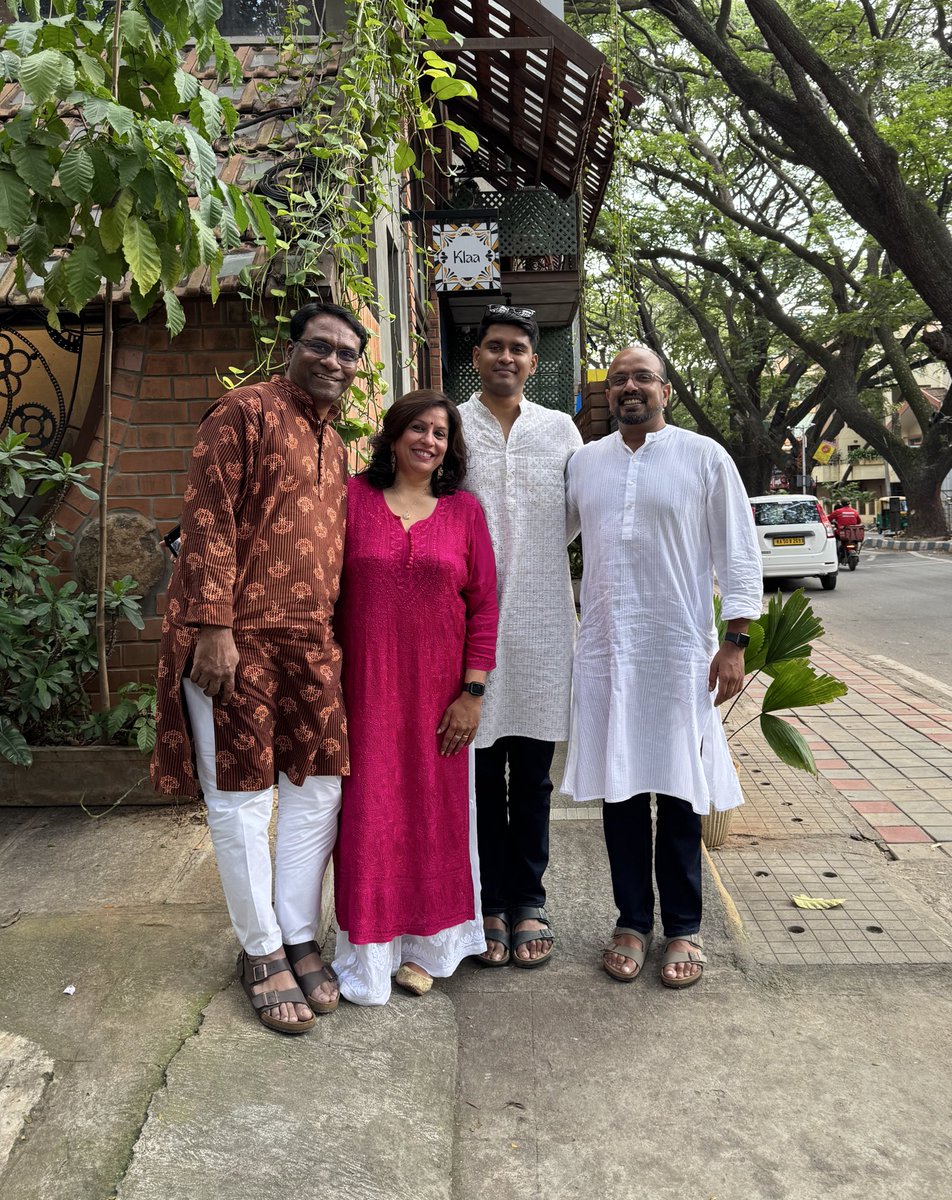 cloud_surfer72's tweet photo. it’s a rare Sunday afternoon that i get to be home.. so making the most of it .. 
(late) Diwali lunch 🪔

#family #meNmine https://t.co/oiQZ5C81oZ