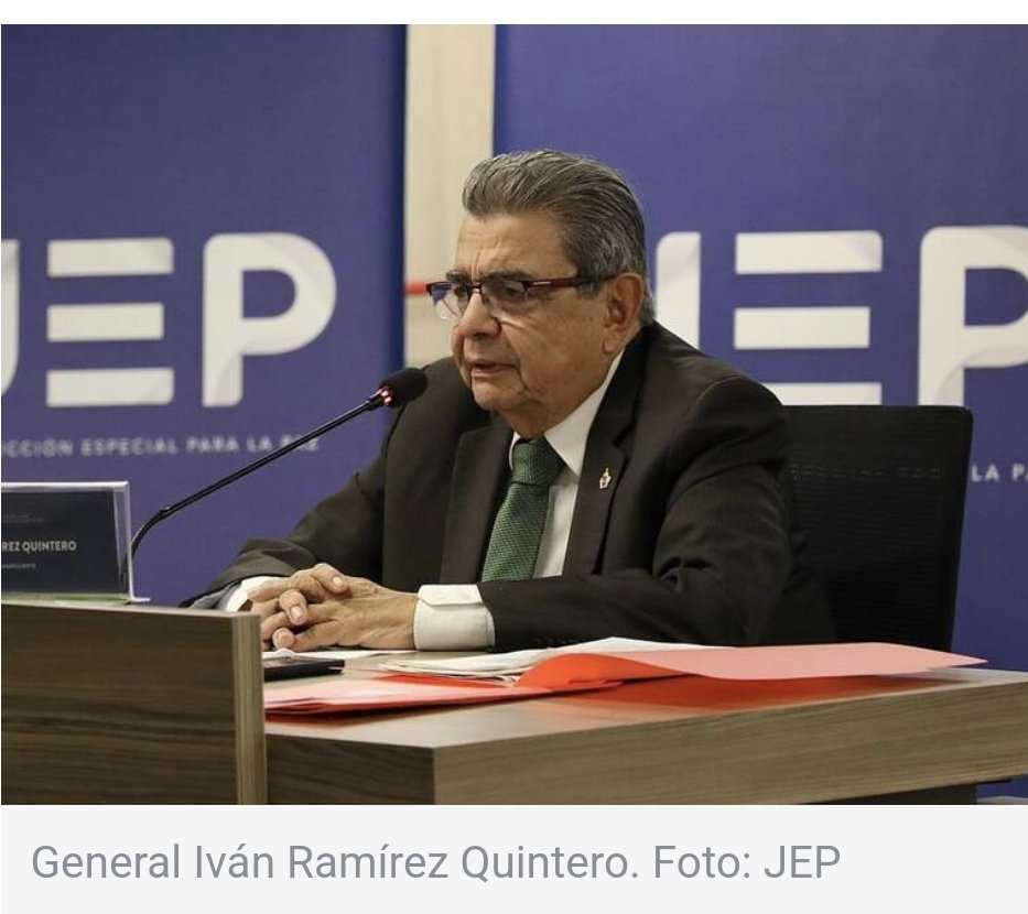 HarolNieto's tweet photo. Este #FelizDomingo me pregunto: ¿ Quién dió la orden ? 

" La retoma fue un pretexto para lograr acciones en contra de personas y de archivos. "

⏺️“La retoma del Palacio de Justicia no fue contra el M-19. Lo que queríamos era acabar con la rama judicial”: habla exagente de inteligencia militar.

Por primera vez en la historia, un exagente de inteligencia reconoce desde Colombia el papel de las Fuerzas Armadas en el asalto al Palacio de Justicia. En entrevista con Helena Uran Bidegain, hija del magistrado Carlos Horacio Urán, asesinado en el Palacio, José Dorado Gaviria confiesa ejecuciones, torturas y desapariciones ordenadas por los altos mandos el día de la toma.

✳️Helena Urán (H.U)  : Se requiere coraje para reconocer delitos como los que usted ha reconocido. ¿Por qué decidió contarnos hoy su verdad?

José Dorado Gaviria ( J.D): Desde el año 2016 quise acogerme a la Jurisdicción Especial de Paz, pero para conveniencia de algunos generales del Ejército, me negaron el ingreso. Desde ese año vengo aportando información sobre los hechos en los que participé como agente de inteligencia y suboficial del arma para el comando de inteligencia y contrainteligencia del Ejército. Y también, después de 1985, para la brigada 20 y la dirección de inteligencia del Ejército. 

✳️H.U: ¿Cómo llega usted a la inteligencia? ¿Dónde arranca esta historia que lo tiene aquí sentado?

J.D.G.: A mediados del año 85. Conocía de toda la vida a mi primo hermano Justo Pastor Perafán, exmiembro del Ejército. Él se retiró de sargento viceprimero y después se dedicó a actividades de narcotráfico. En el año 85, a mis 14 años, empecé a trabajar como informante porque él me presentó a los generales Adrada Córdoba, al coronel Cortés, a Harold Bedoya Pizarro, hombres que para ese entonces ya trabajan para el Comando de Inteligencia y Contrainteligencia. Inicialmente les brindé información de la zona campamentaria del sur del Cauca y también de norte del Cauca, de la Coordinadora Guerrillera Simón Bolívar y del M-19. Así me vinculé. Empecé a trabajar ya de lleno para la inteligencia militar. A mediados de ese mismo año, como agente de inteligencia, me presentaron al mayor Iván Ramírez Quintero, a Álvaro Velandia, y estuve bajo la dirección de Harold Bedoya Pizarro y de Freddy Padilla León, oficiales de inteligencia que manejaban el batallón de contra inteligencia. Empecé en actividades como agente hasta el año 93, cuando me certificaron y pasé a ser suboficial del arma de inteligencia. Trabajé desde mediados de 1985 hasta el 2008, cuando se me presentaron estas circunstancias por las cuales yo me encuentro detenido. 

✳️H.U: Usted empezó siendo un niño. Tenía apenas catorce años. ¿Eso era común? ¿Había otros menores de edad vinculados a inteligencia cometiendo delitos? 

J.D.G.: La mayoría de los agentes de inteligencia que se usaban para operaciones especiales extremas, actividades de sicariato y operaciones de narcotráfico eran menores de edad. En mi caso particular, no empecé en la parte organizacional del sicariato porque era allegado a Justo Pastor Perafán, y él, por ser familiar, no me ocupó para eso. Pero sí empecé como agente de inteligencia a apoyar todas las actividades que ellos desarrollaban en Cali, Popayán, Bogotá y varias ciudades de Colombia. Para ese entonces era normal que jóvenes de 12 o 13 años fueran hombres de inteligencia militar. De hecho, las escuelas de formación, tanto de oficiales como de suboficiales, recibían hombres de esas edades. 

✳️H.U: Para la mayoría de nosotros el mundo de la inteligencia y la contrainteligencia son una dimensión desconocida. ¿Por qué no nos explica cuál es la diferencia? 

J.D.G.: Dentro de la inteligencia hay tres grados: los oficiales clase a, los suboficiales clase b y los agentes de inteligencia civiles, que se denominan clase c. Estos últimos tienen grados de adjuntos y de especialistas. 

Sigue 🧵 👇