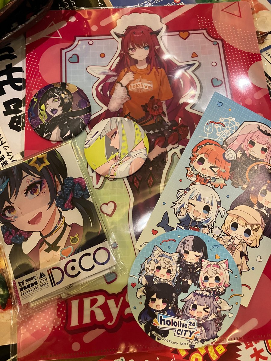 LAM先生の個展とhololive cityに行ったので居酒屋で戦利品を広げるオタクした