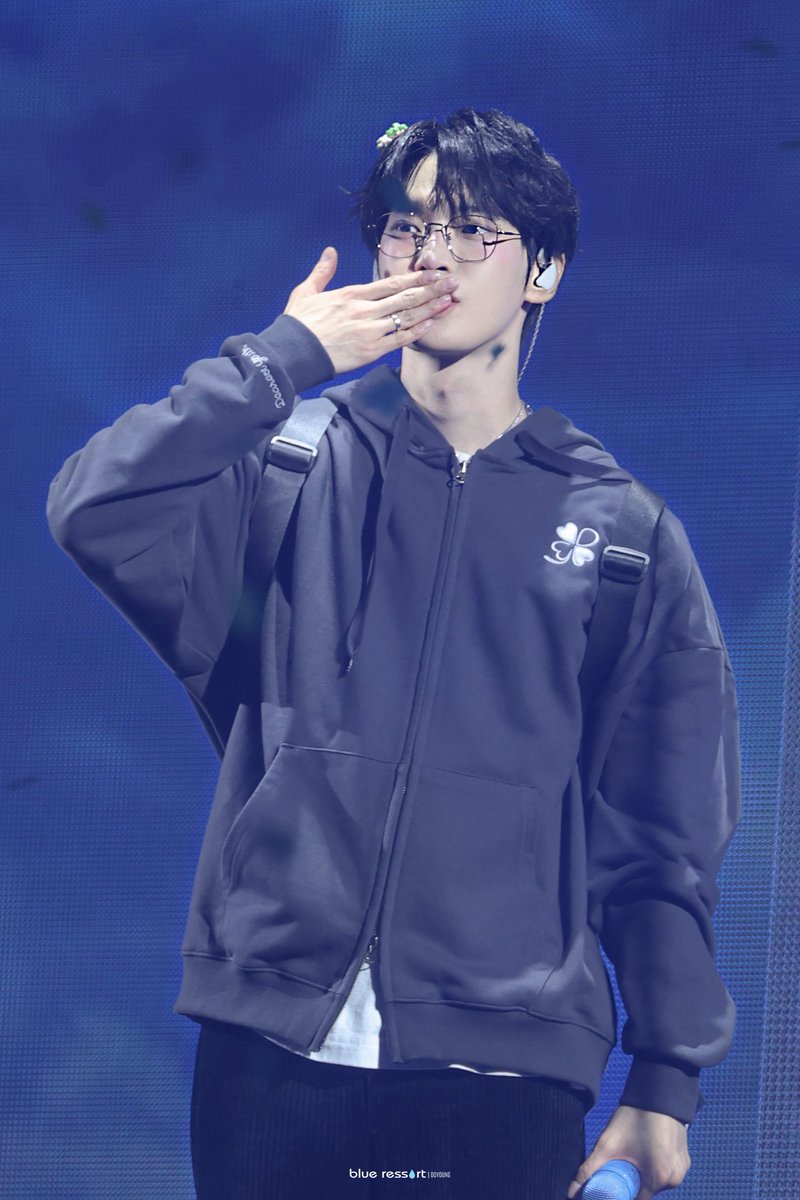 오랜만이에요!!!!
나와 내 청춘의 약속을 지키기 위해 왔어요!!
오랜만이지만 계속 생각할 때마다 행복했었어요~
그동안 정말 많이 성장해서 더 성숙한 아티스트가 됐네요💘
제 청춘의 빛이 되어줘서 고마워용~♥︎

-241102-

#DOYOUNG #도영 #Dearest_Youth
#DOYOUNG_Dearest_Youth
#NCT #NCT127