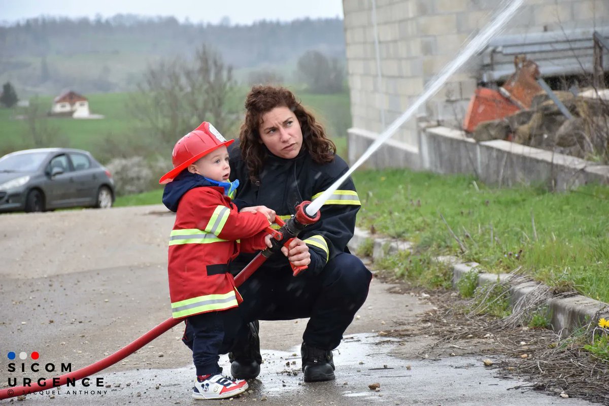 👨‍🚒| [#𝐦𝐨𝐧𝐝𝐚𝐲𝐦𝐨𝐭𝐢𝐯𝐚𝐭𝐢𝐨𝐧] Salut les amis, on commence une nouvelle semaine avec cette photo qui montre que la relève est assurée 😇

📸| Anthony JACQUEL