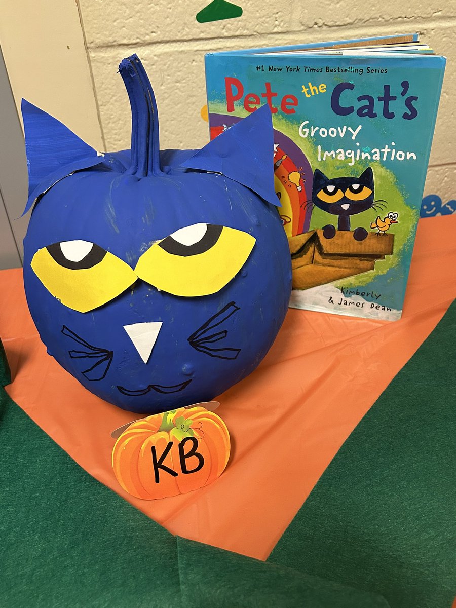 klodwyer's tweet photo. My little Kindergarteners loved creating our Pete the Cat Pumpkin 💙 Thanks to @Jessica_W_NLESD for the beautiful Pumpkin Patch Display!! 🎃@standrewselem https://t.co/o1tI9eu1k6