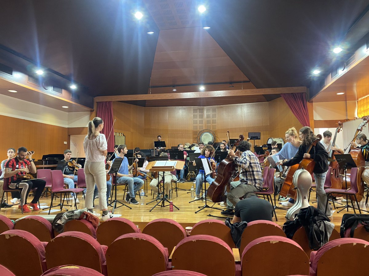 🔔🎶 ¡Último ensayo para nuestro próximo Concierto “Sentir la Juventud”!¡No te quedes sin tu entrada!
¡Recuerda!
📅 9 noviembre 
🕗 20h
📍Teatro Capitol de <a href="/aytocieza/">Ayuntamiento de Cieza (Murcia)</a> 
🎟️ ➡️ giglon.com/todos?idEvent=…
#JovenOrquestaDeCieza
#CiezaFilarmonica 
<a href="/CiezaFilarmonic/">Cieza Filarmónica</a>