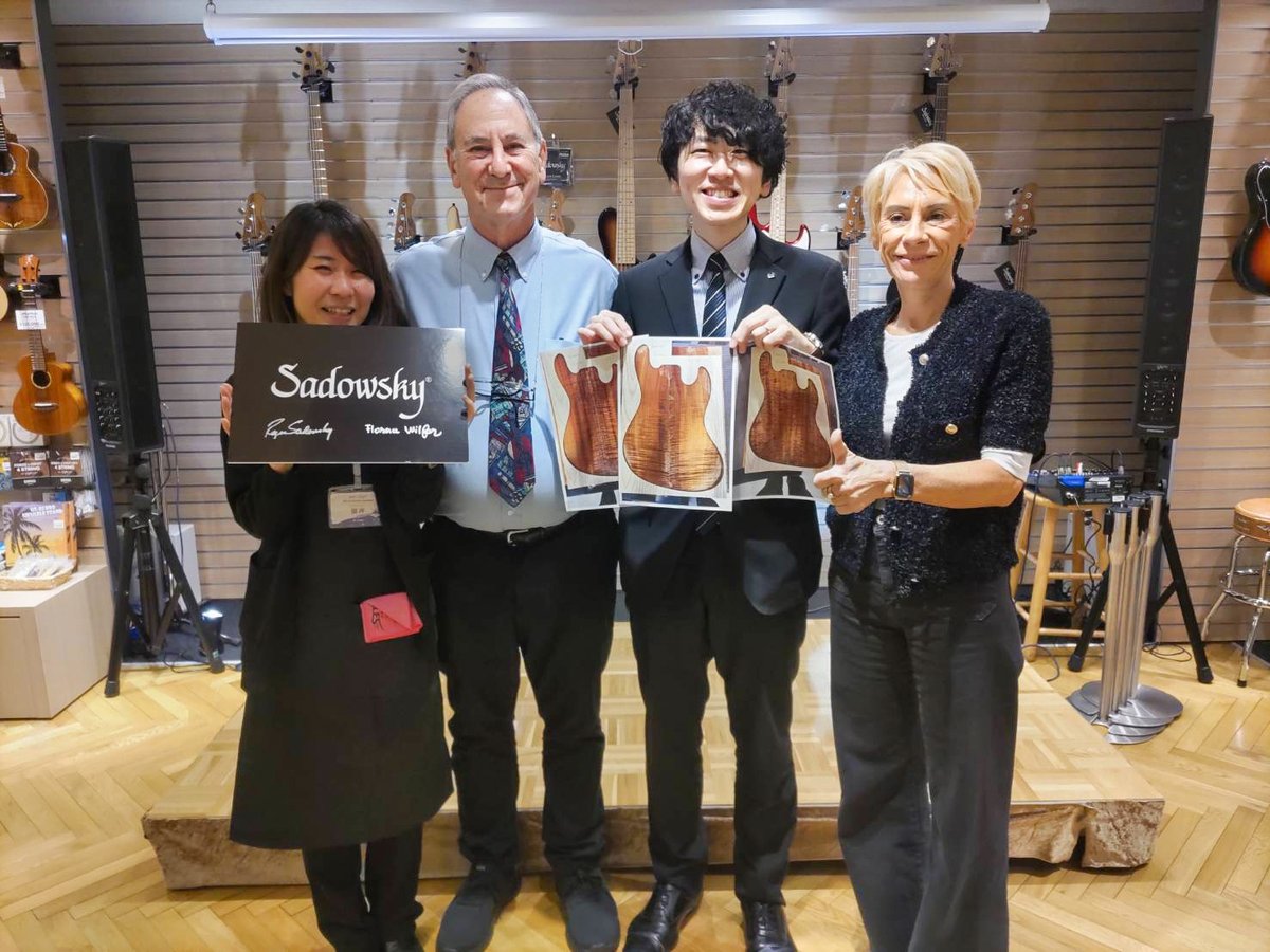 yamano_guitar's tweet photo. 【#RogerSadowsky】
オーダー受注会も無事終了いたしました✨
#GinzaGuitarGarden スタッフより、店頭用に3本オーダーさせていただきました!
おたのしみに🤭
#Bass https://t.co/JC6NMvO2Xl