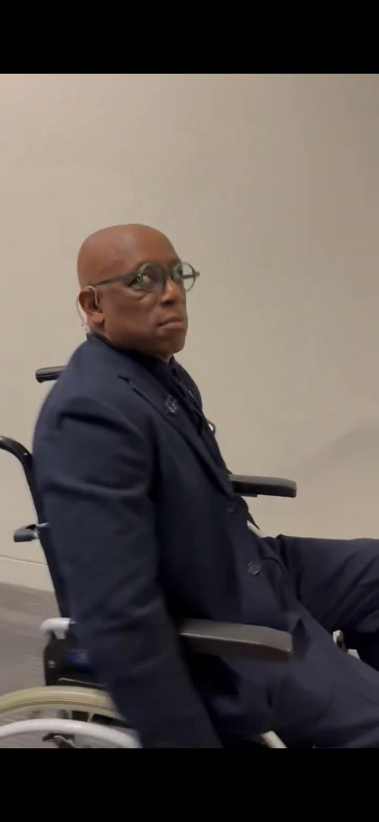 Systemsales's tweet photo. @alanshearer @IanWright0 😂😂😂😂 This look... happy birthday 🎂  @IanWright0 Legend! https://t.co/qQjWlD5c72