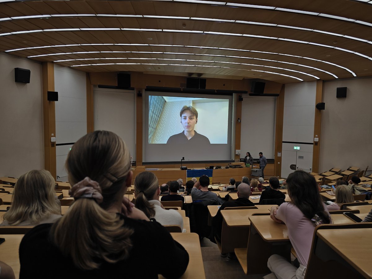 uasaz_ch's tweet photo. On Oct 18, we screened “The Guide” (“Povodyr”) movie.
It tells the story of a 10yo American boy named Peter, who ended up in 1930s Soviet Ukraine. Peter was saved by a blind bard (kobzar). With no other chance to survive in the foreign country, Peter became the Kobzar's guide. https://t.co/NxkMjYVs4r