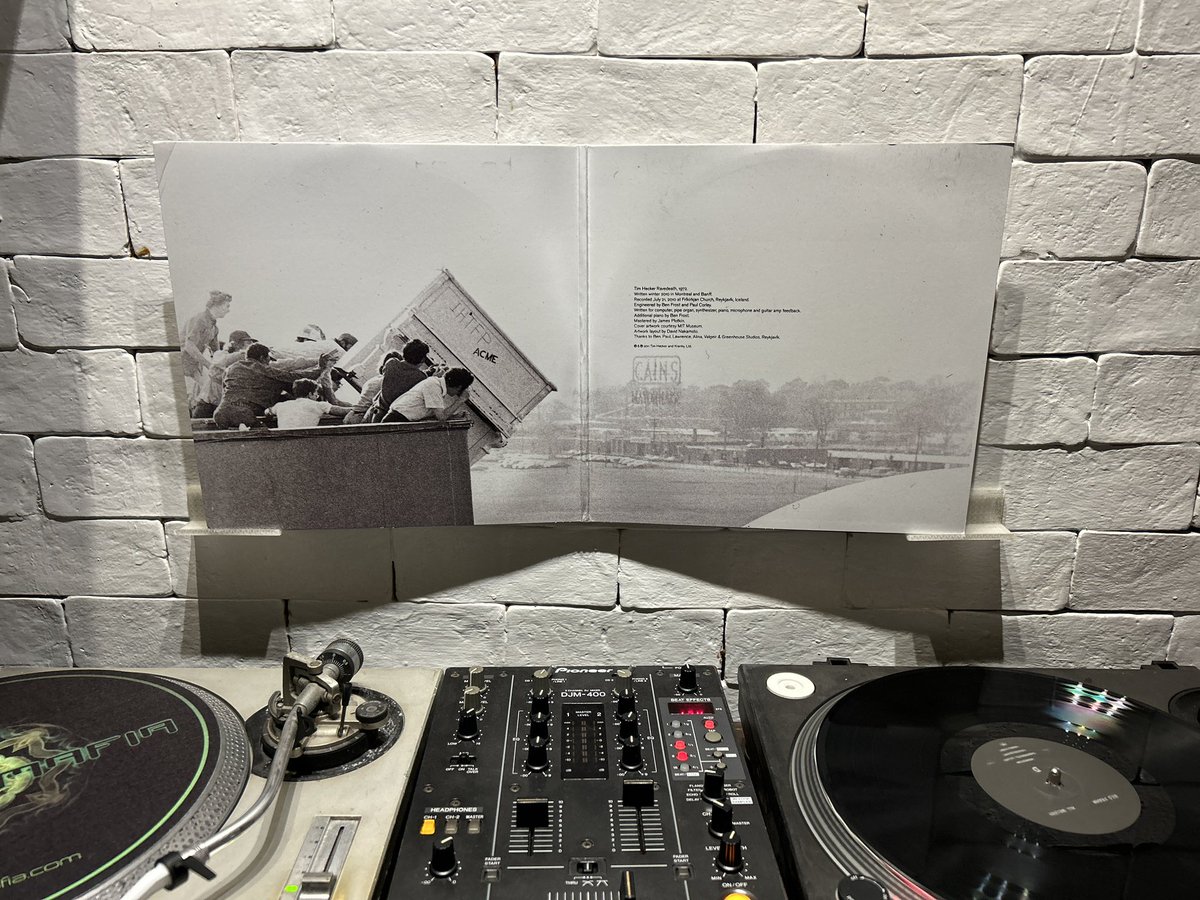 varundo_'s tweet photo. #VinylSunday #TimHecker #Ravedeath https://t.co/HCUbXGalHg