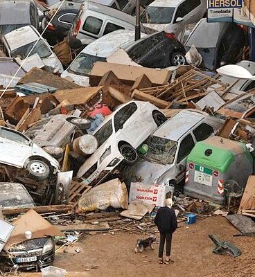 capTercio's tweet image. &quot;Los diputados no estamos para achicar agua&quot;,
Aina Vidal, Sumar.
&quot;Si necesitan más ayuda que la pidan&quot; el psicópata Pedro Sánchez, presidente del gobierno.
&quot;El ejército no está para todo. Hay cosas que le corresponden a la Adm. Valenciana&quot;.
Margarita Robles, ministra de Defensa.