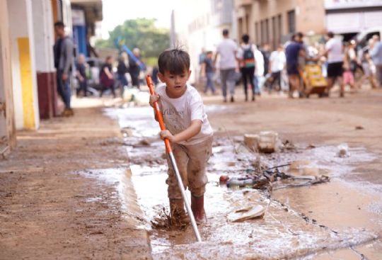 capTercio's tweet image. &quot;Los diputados no estamos para achicar agua&quot;,
Aina Vidal, Sumar.
&quot;Si necesitan más ayuda que la pidan&quot; el psicópata Pedro Sánchez, presidente del gobierno.
&quot;El ejército no está para todo. Hay cosas que le corresponden a la Adm. Valenciana&quot;.
Margarita Robles, ministra de Defensa.