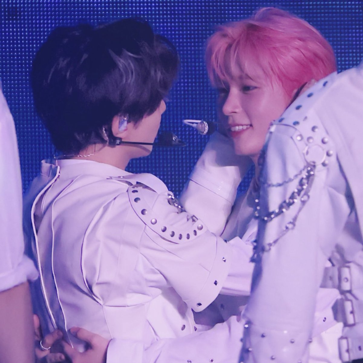 zhbinfile's tweet image. love their friendship