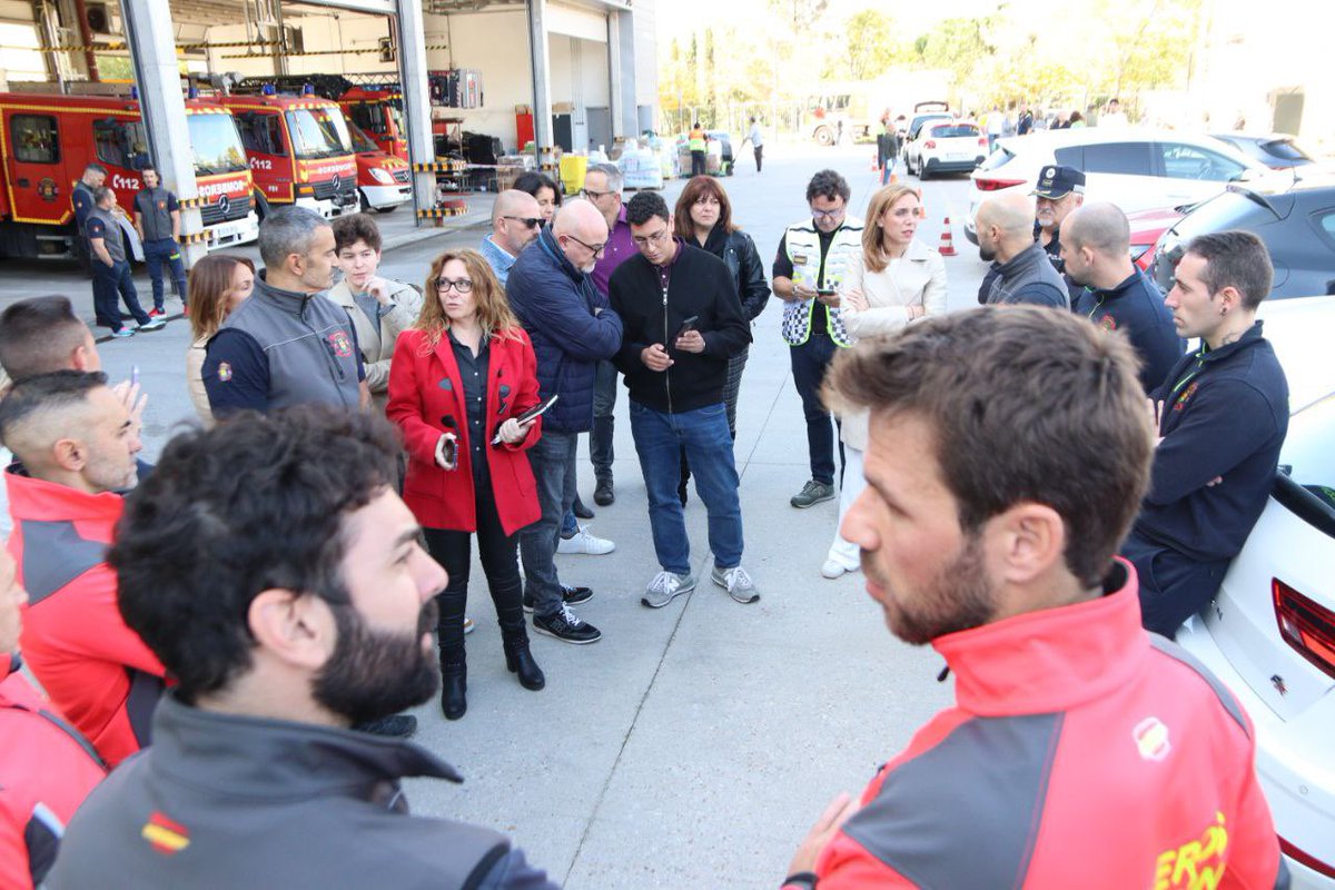 DavidLopezAlc's tweet photo. ℹ️ Sale el segundo grupo de voluntarios del cuerpo de bomberos de #Alcorcón. Nuestro eterno agradecimiento por vuestra profesionalidad y vuestro compromiso ante esta catástrofe climática. 

Desde lo público y lo colectivo podremos enfrentar esta emergencia. https://t.co/59KoawbmkK