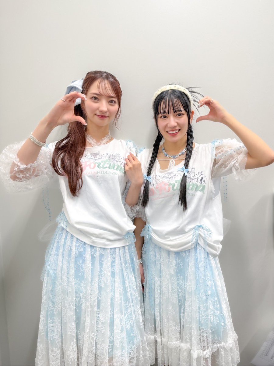 ClariS_Staff's tweet photo. カルッツかわさき2日目🥰
ありがとうございました〜〜🎶

#ClariS_ViaFortuna も、いよいよ千秋楽のみになりました✨️
一つ一つ噛みしめていたからとっても濃かったけど、あっという間だったような、まだ少し夢の中にいるような気がしています😌

大きな幸せと素敵な景色とメッセージ、大阪に向けて素敵なプレゼントをたっくさん私たちに届けてくれてありがとう♡(´˘`๑)

どうぞクララ･カレンの2人のClariSを最後まで一緒に彩ってください🌈☀️

🐰クララ･カレン🐱

#ClariS 
#ClariS_BAND 
#クロッシー 🎩
#HIRO 🥁
#中尾ちゃん 🎹
#陽介 🎸
#ClariS_BAND最高 
#みんな大好きだよ