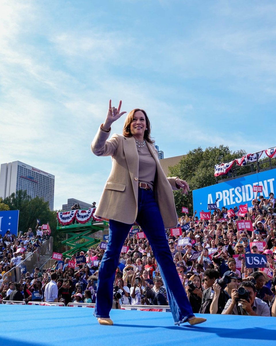 BernardKavuli's tweet photo. Kamala Harris will be America's FIRST female PRESIDENT. Mark this tweet! https://t.co/Sp5h4O0EHQ