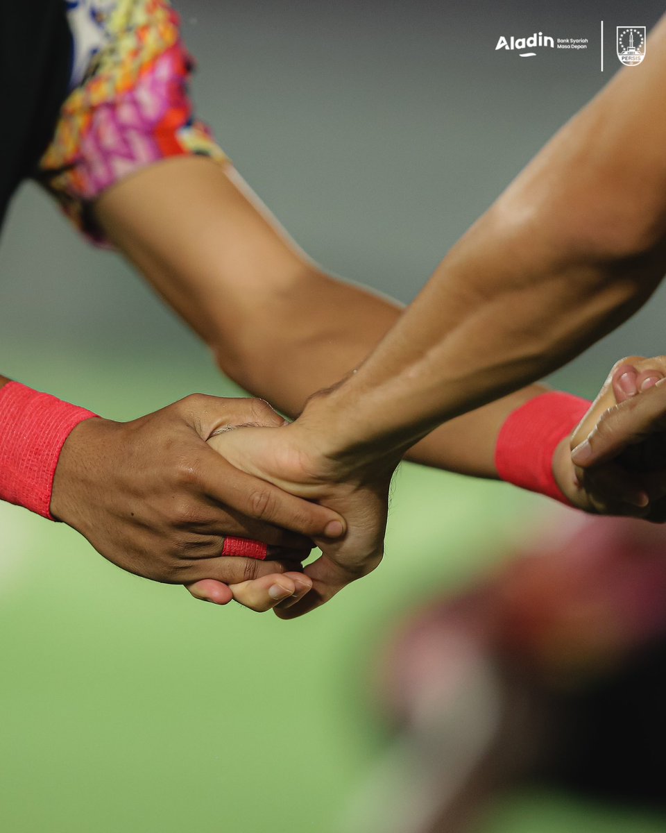 persisofficial's tweet image. Sentuhan akhir sebelum memulai laga. ⌛️🔴

#AladinxPERSIS | #PERSISPSS