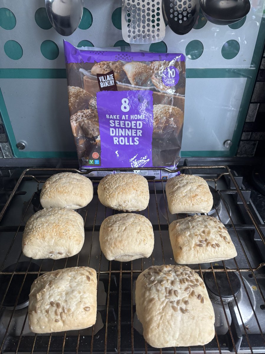 adamskiodp's tweet photo. @AldiUK Bit disappointed with the bread rolls today - no poppy seeded ones which are the Mrs favourite 😔 https://t.co/HifawWO0Fo