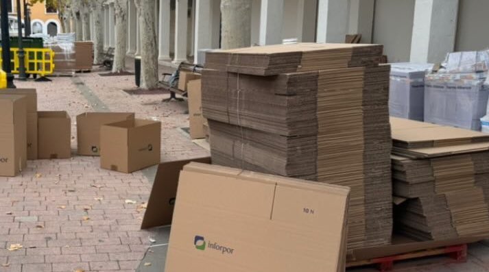 Inforpor's tweet photo. Envío de cajas cartón y #palets a las zonas afectada #dana #valencia para distribuir ayuda a los ciudadanos
Vamos España 🇪🇸
@Marina19Marti https://t.co/VT2vHzuG2B