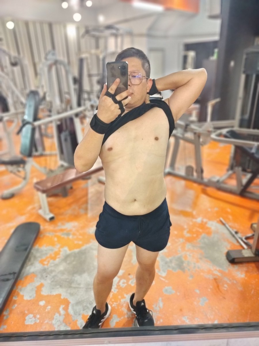 PhunRix's tweet photo. Still fat https://t.co/IgY4zWsUE1