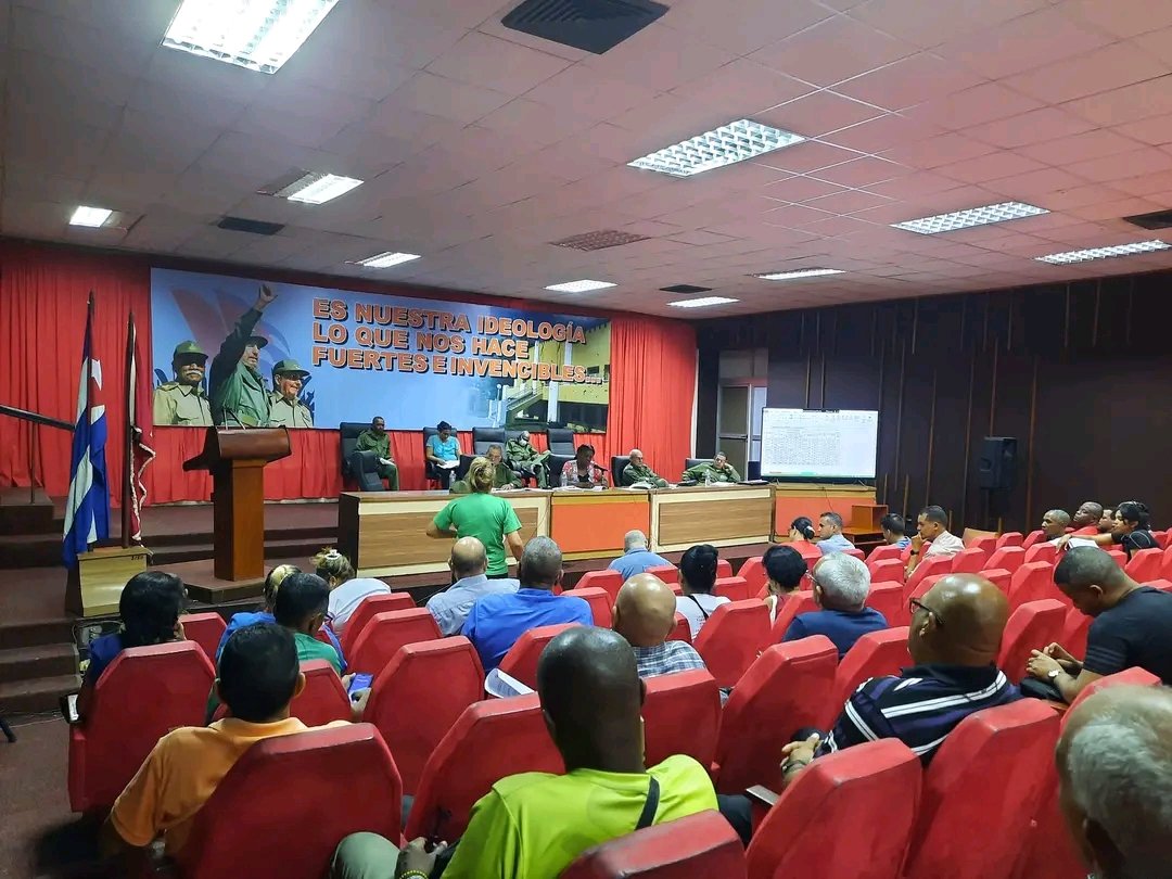 BeatrizJUrrutia's tweet image. Ante el riesgo de intensas lluvias en la zona oriental de #Cuba, se estableció la Fase Informativa para las provincias de esta región y se activaron los Consejos de Defensa Provincial.
En #SantiagoDe se adoptan las medidas para proteger la vida y los recursos materiales.