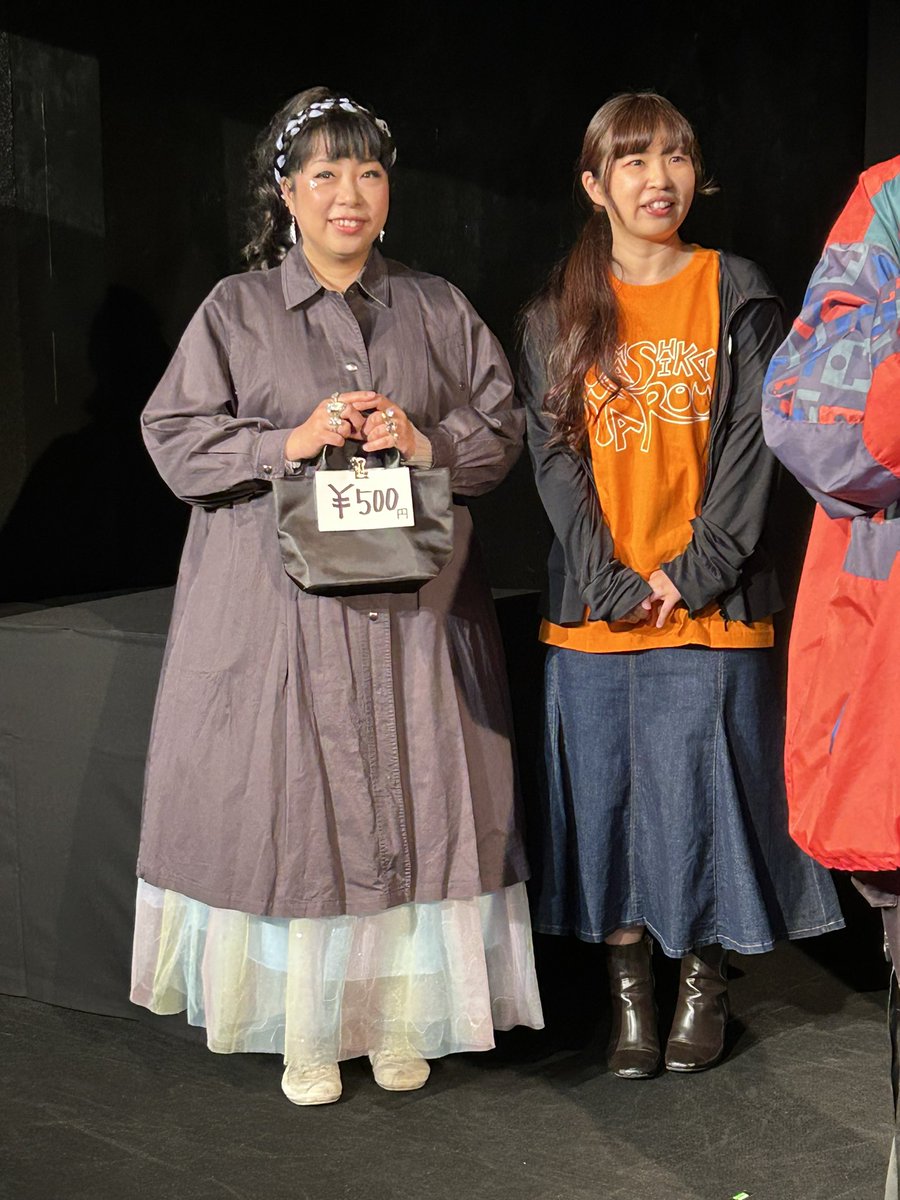 rwfg201918's tweet photo. 🌟過去作紹介
#オムニバスやろう 
A.アフター5
女王レイリー役:中村ユリさん👜

サエと共に、上司ランドーに報告するユイ
💥YouTube特撮
REIWA WARS【Episode9】
https://t.co/n7YhJZ02N7

#REIWAWARS 
#TheFusionGeneration 
#アクション 
#特撮 https://t.co/lmjbVbw2E7