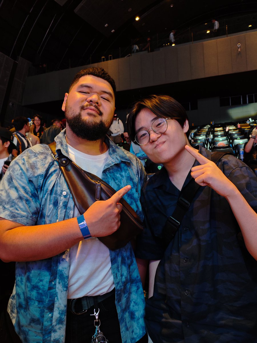 Marv7844's tweet photo. Got a chance to take a quick pic. with, the poging-papabol (UGHH *schlp schlp schlp* 💦👅) @KKaimo_! #Worlds2024 #T1WIN 🔥!! https://t.co/2wgh9M96qd