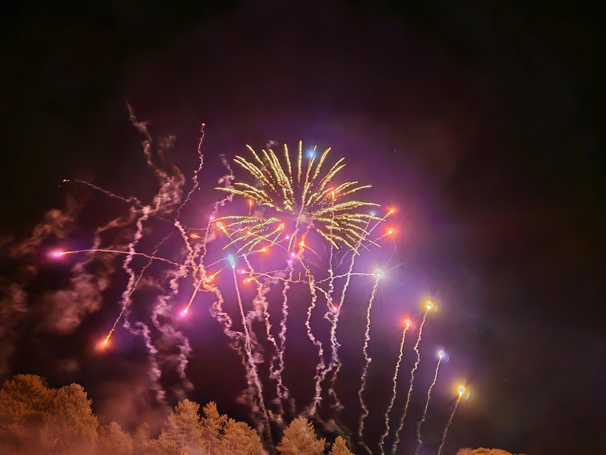 KarenHewitt11's tweet image. Forres Bonfire Display 2024 #photography #Forres #Scotland #ThePhotoHour #StormHour #samsungs23 #bonfire