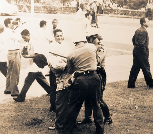 El 3 de noviembre de 1959, se suscitaron disturbios entre panameños y zoneítas durante la denominada "Operación Siembra de Banderas".