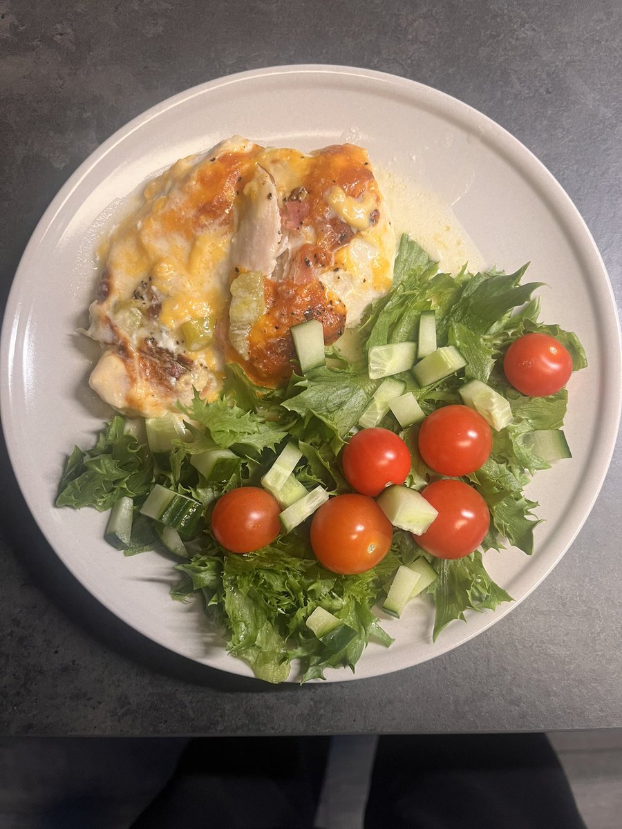 r0usty's tweet image. Kokkasin taas. Taustamusana järkälemäinen Aphrodite’s Childin 666. Kyllä syntyi kun Demis Roussos ja Vangelis käski menemään. #kotiruoka #proge