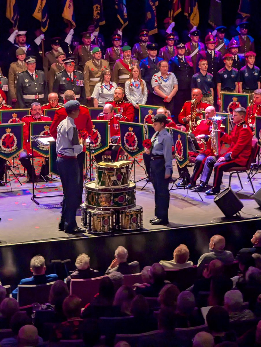 Bolhs_CCF's tweet photo. A big thank you and well done to Cdt Milesh, Cdt Evie and Sgt Ward (SSI) for their involvement in yesterdays national event, ‘Wales Festival of Remembrance’. Thanks also to @PoppyLegion for the fantastic opportunity. @OCTESTWest1 https://t.co/9YMTIUq3ZO