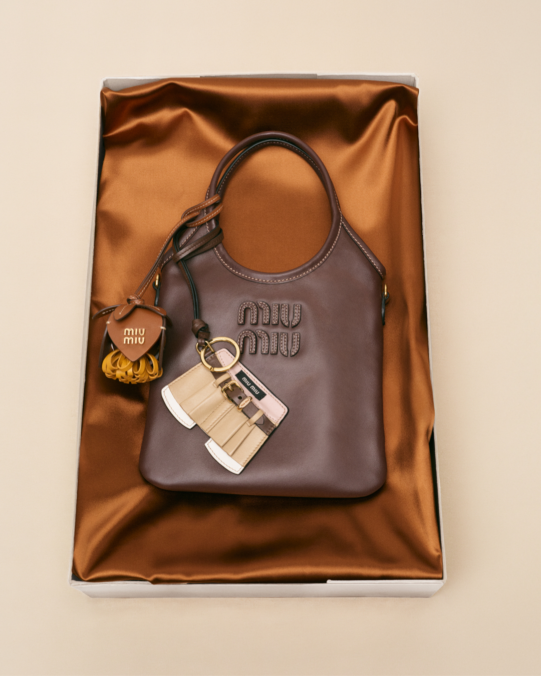 MiuMiu ヴィンテージ 希少 ボディバッグ ミュウ ミュウ(Miu Miu)ミュウ ミュウ MATELASSE マテラッセ