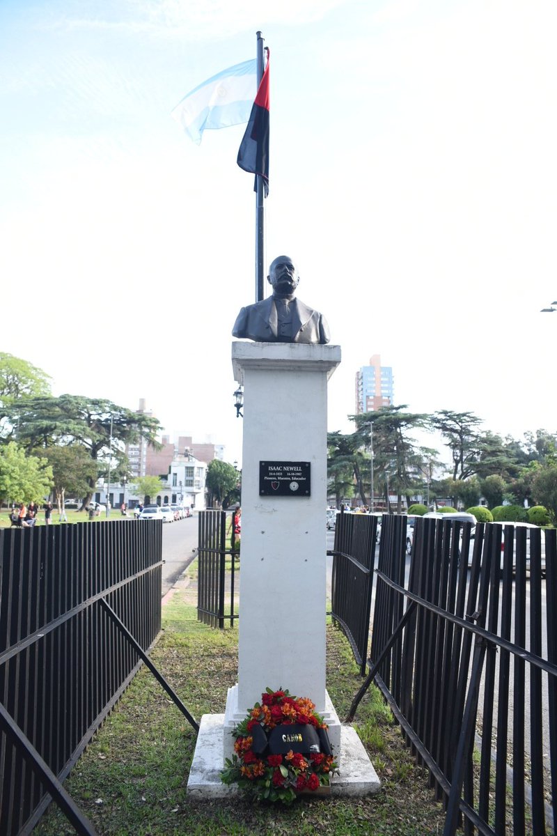 1903 - 2024 ❤️🖤

Se realizó el tradicional acto frente al busto de Isaac emplazado en la Av. Centenario Newell's Old Boys.

Un legado de pasión para toda la vida.