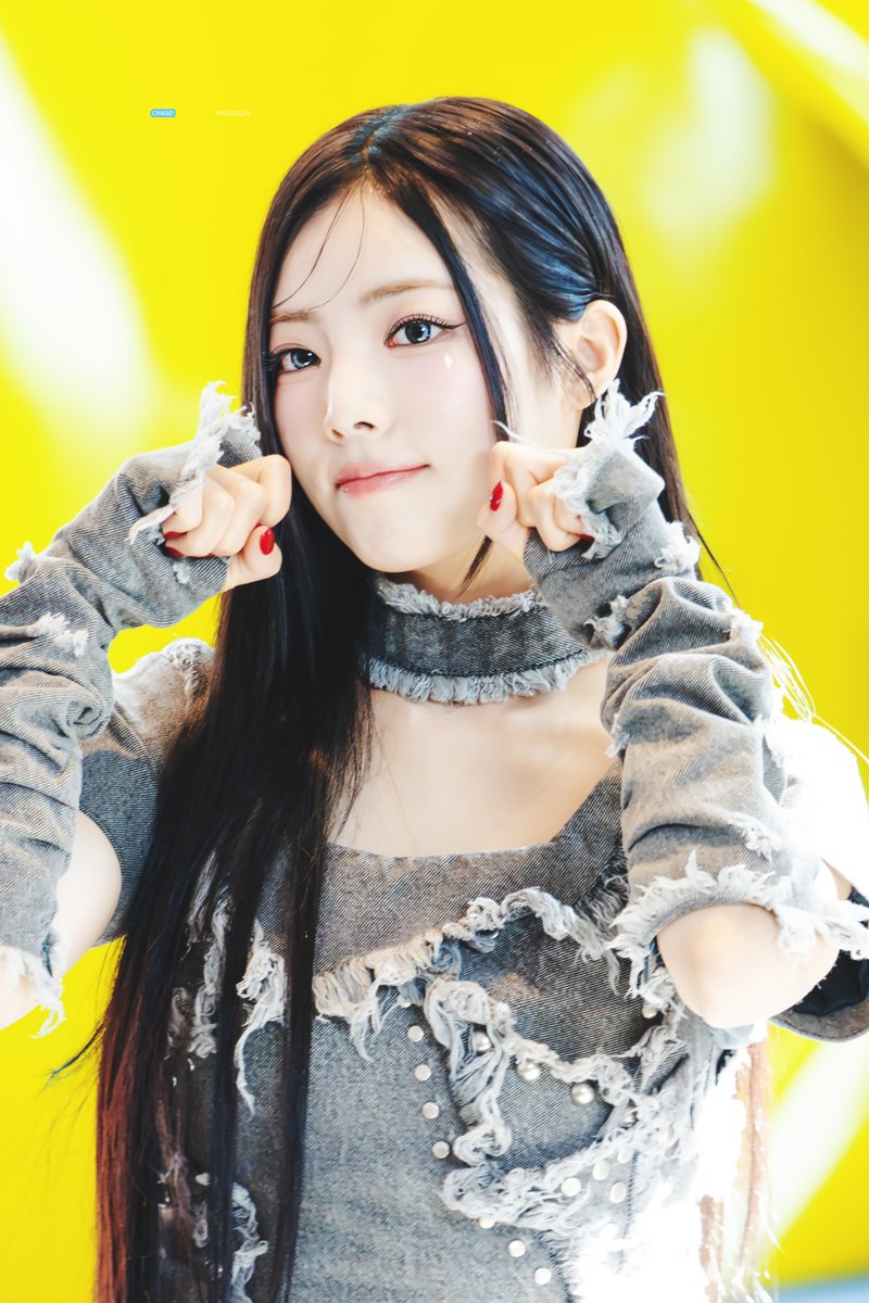 chase0903's tweet photo. 241026 #나고은 #NAGOEUN #퍼플키스 #PURPLE_KISS https://t.co/Mr74Wcag9L