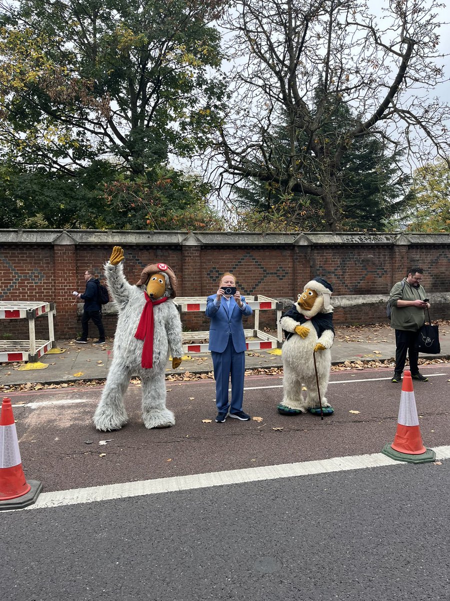 #MARCHFORCLEANWATER with <a href="/Mike_Batt/">Mike Batt</a> and the wombles
