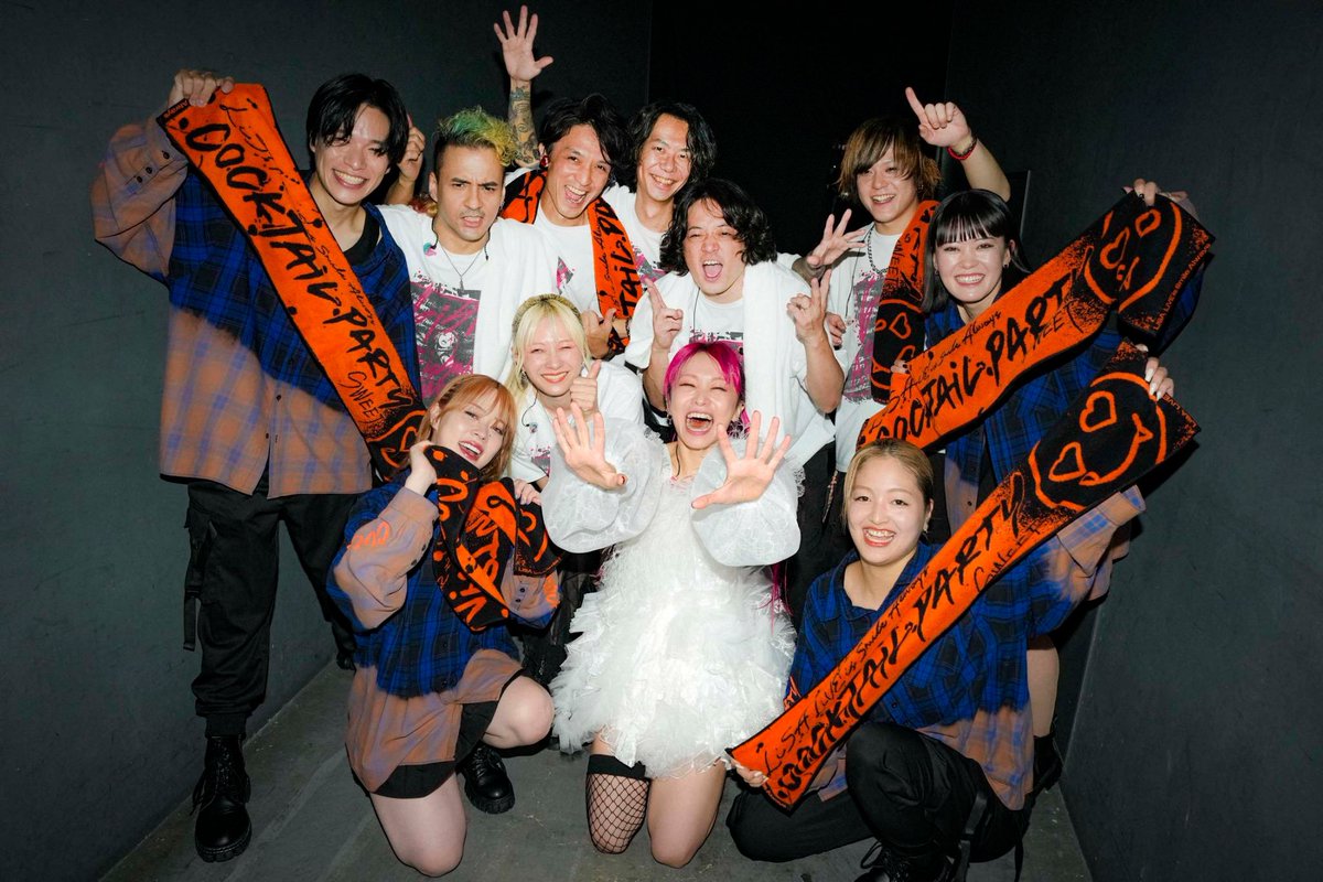 LiSA_OLiVE's tweet photo. マリンメッセ福岡ーーー！
約束の場所。いつかいつかと夢を見続けたこの場所で、最高すぎる初めてをありがとうございました。1回目を一緒に作ってくれたみんな、本当にありがとうーーー！
様々な日と思い出と曲を連れて　#LiSAカクテルパーティー　明日は２回目のマリンメッセ福岡！よろしくね！ https://t.co/MixwXkivib