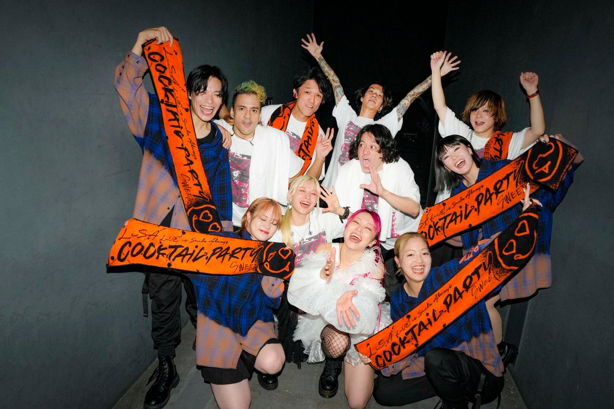 LiSA_OLiVE's tweet photo. マリンメッセ福岡ーーー！
約束の場所。いつかいつかと夢を見続けたこの場所で、最高すぎる初めてをありがとうございました。1回目を一緒に作ってくれたみんな、本当にありがとうーーー！
様々な日と思い出と曲を連れて　#LiSAカクテルパーティー　明日は２回目のマリンメッセ福岡！よろしくね！ https://t.co/MixwXkivib