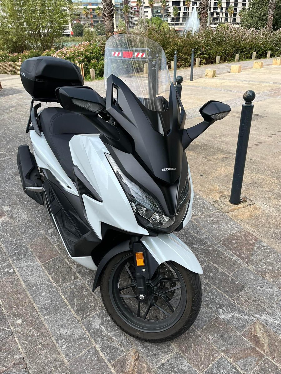 Fabien_Saveurs's tweet photo. Hola ! 
À vendre ! 
#scooter Honda Forza en super état 
top case Shad
9000 km au compteur
ABS 
Vitesse maxi 120 km/h 
Bulle réglable 
Entretien à jour effectué exclusivement chez Honda le 5 octobre dernier
Garantie #Honda jusqu’en juillet 2026 
Montpellier
4300€ à débattre https://t.co/829NCR3LHs